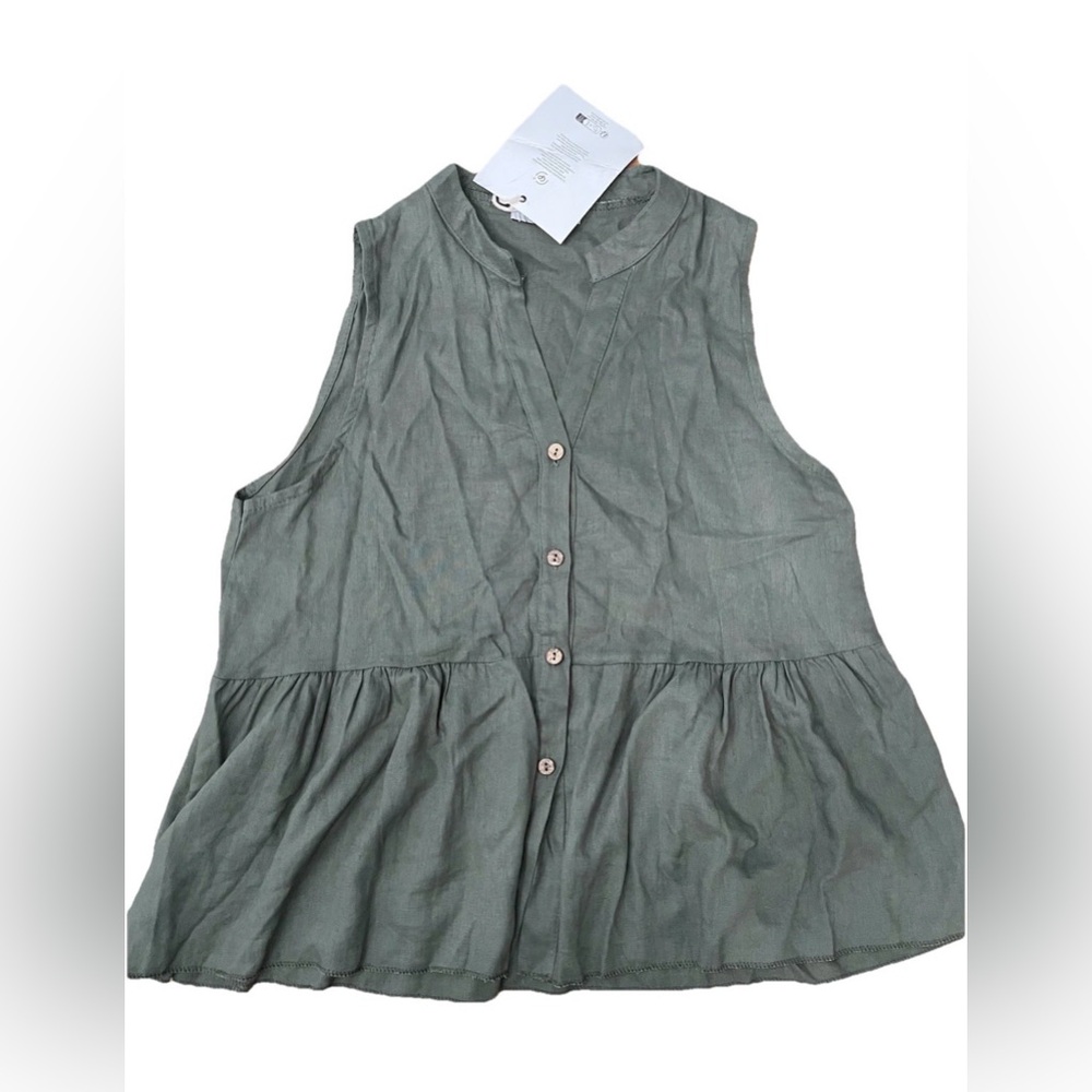 Caspiche Women sleeveless green peplum top V-neck front buttons
Size M NWT Linen